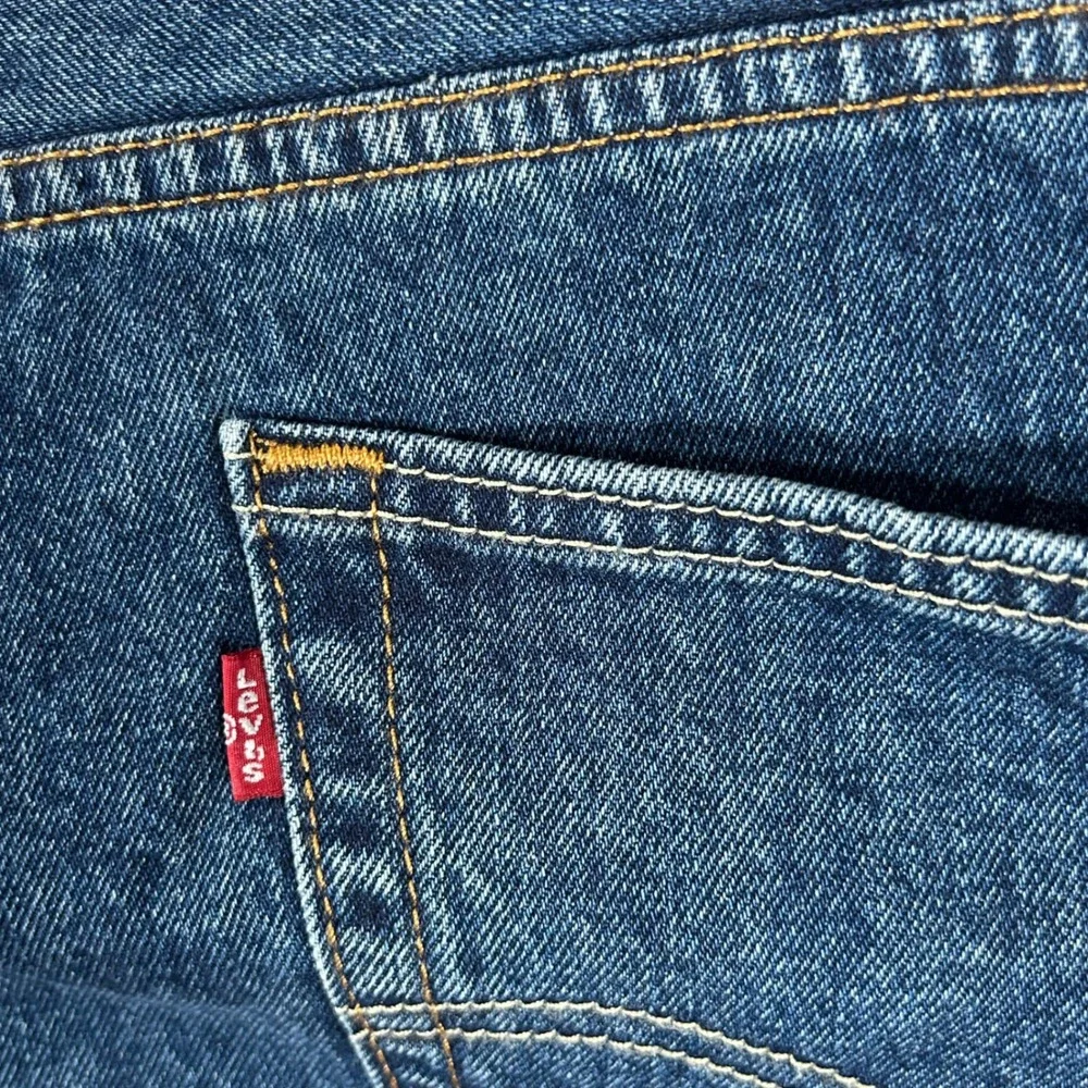 Levis 550 Relaxed Fit Tapered Leg Jeans Mens 40x30 Medium Wash Denim 00550-4886